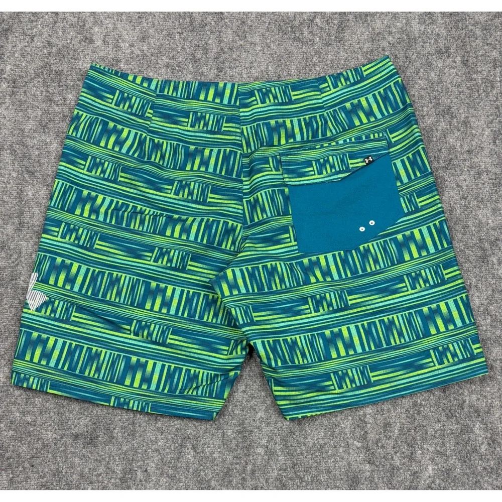 Under Armour HeatGear Mens Board Shorts Green Teal Geometric Stripe Size 40